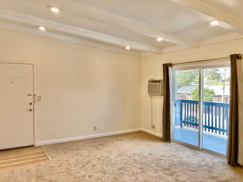 Building Photo - 907 Sharmon Palms Ln
