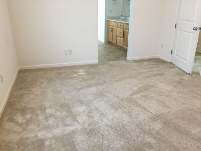 Building Photo - Spacious 3 Bedroom, newer home in South Sacramento