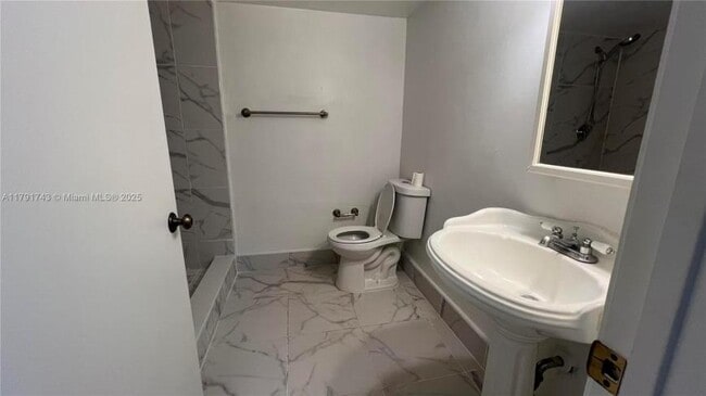 Building Photo - 2 bedroom in North miami Beach FL 33179