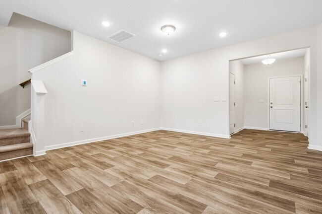 Building Photo - Prime Location! Brand New 3 Bed Townhome