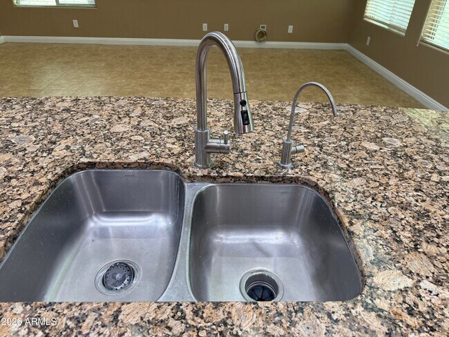 Building Photo - 10743 W Desert Elm Ln