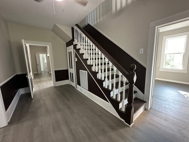 Building Photo - Timeless Character & Modern Updates in the Heart of Edenton