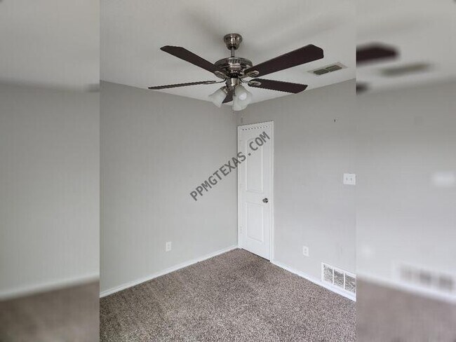 Building Photo - 12112 Castleford Way