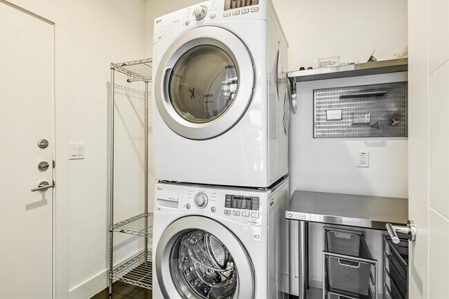 Building Photo - 1006 Payne Ave