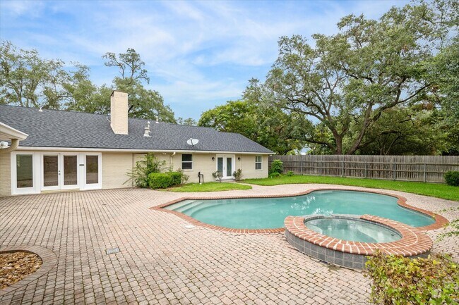 Building Photo - 5505 Holly Springs Dr