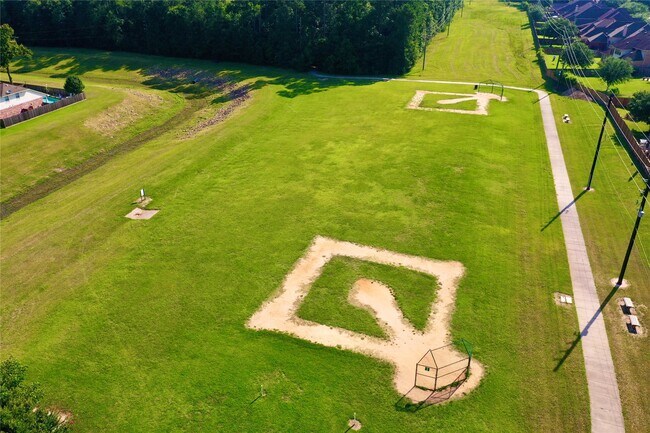 Building Photo - 3011 Crescent Oaks Park Ln