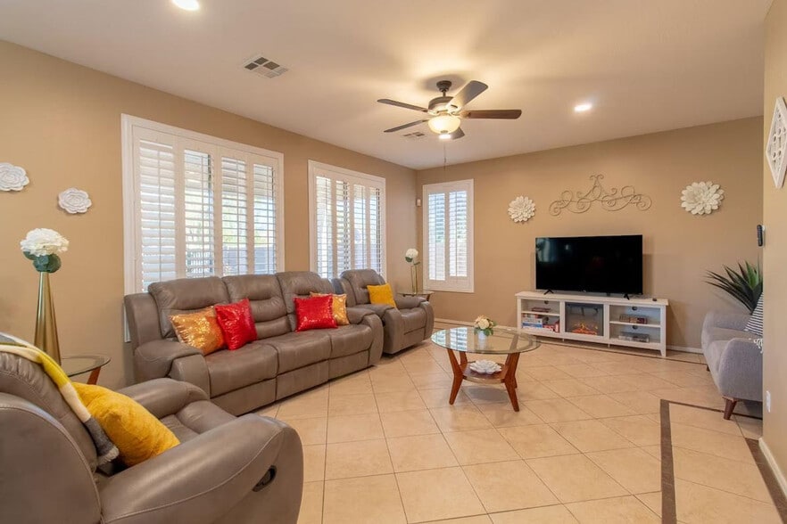 Building Photo - 1994 E Racine Dr