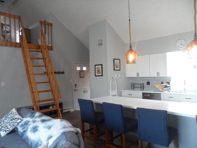 Building Photo - 9400 Ventnor Ave