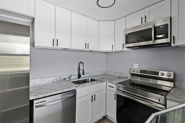 Building Photo - 315 Bayview St