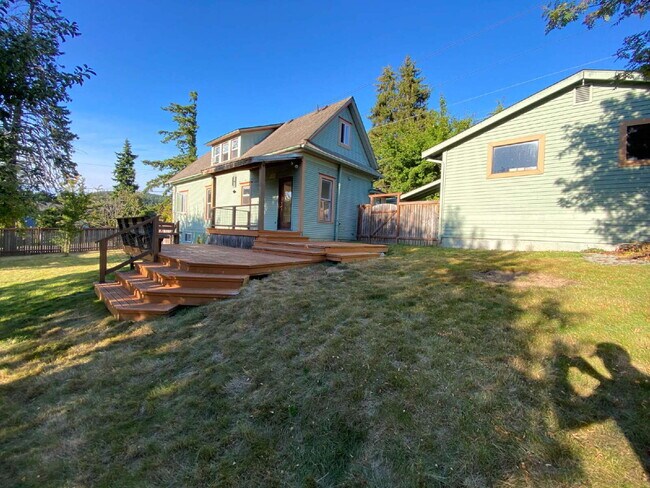Building Photo - Rustic 4-Bed, 2-Bath Home in Happy Valley ...