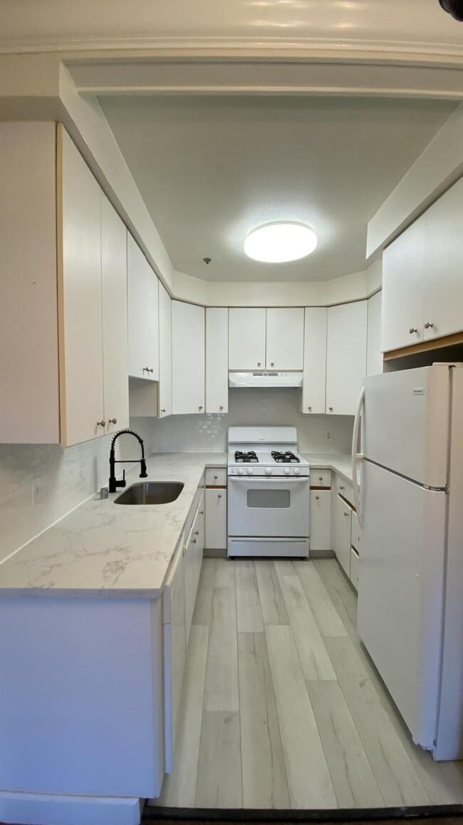 Building Photo - 3 bedroom in San Francisco CA 94118