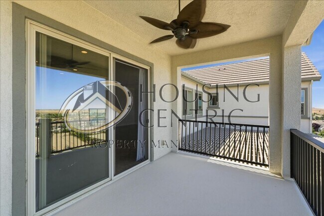 Building Photo - Executive Gated Rental with Stunning Views & Solar!