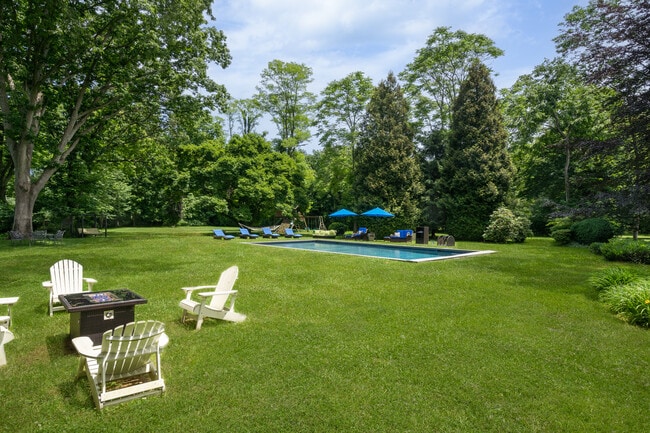 Building Photo - 342 Woodbury Rd