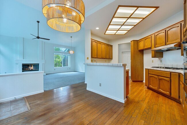 Building Photo - Updated 3 Bedroom Home with 3-Car Garage i...
