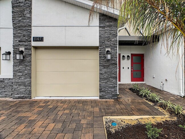 Building Photo - 1147 Drop Ln