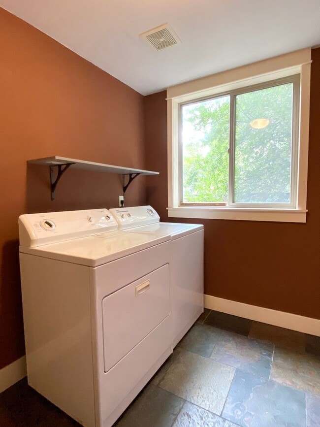 Building Photo - Spacious 3 BR w/ all wood floors and great...