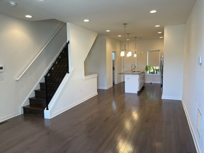 Building Photo - Olde Kensington Condo