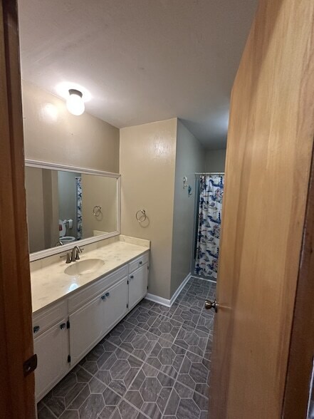 Building Photo - 131 Woods Rd