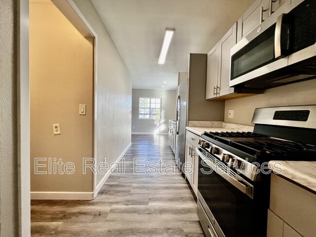 Building Photo - 118 Cedar Ave