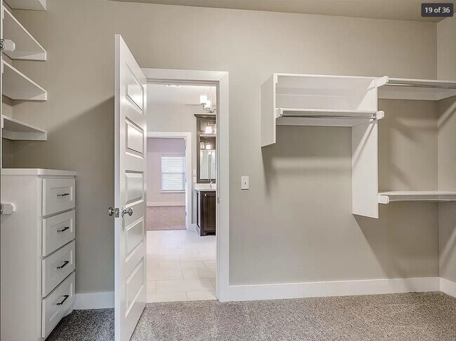 Building Photo - 2605 NE 14th St