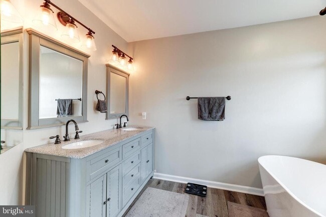 Building Photo - 2520 Banshire Dr