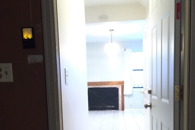 Building Photo - 1964 Crescent Ln