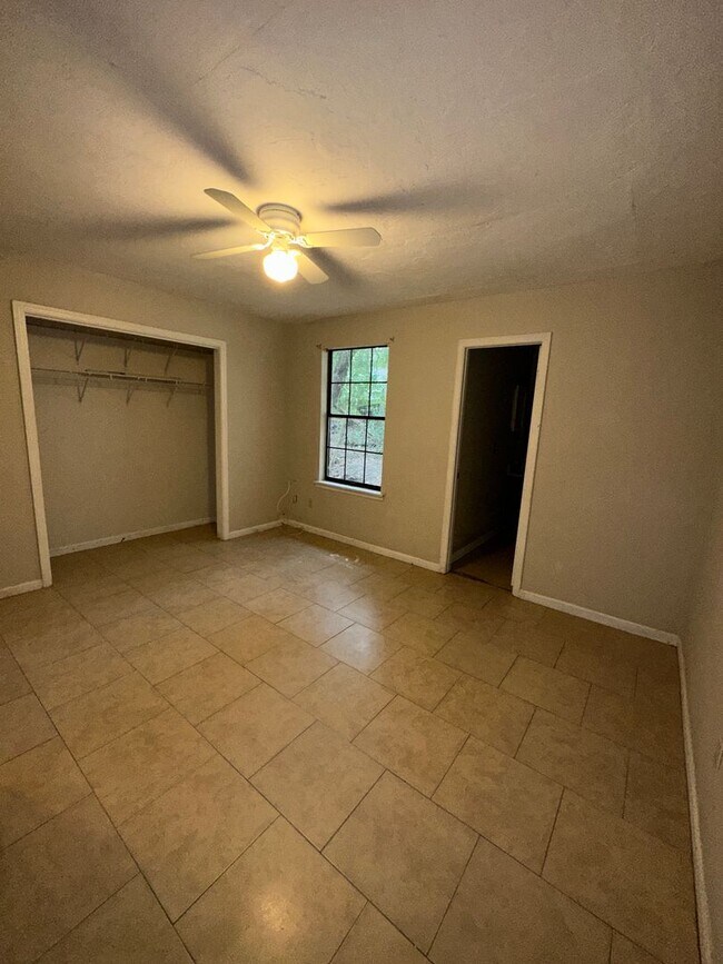 Building Photo - 3 bed 3 bath townhomes available Mid-July