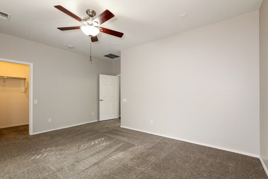 Building Photo - 5217 W Shumway Farm Rd
