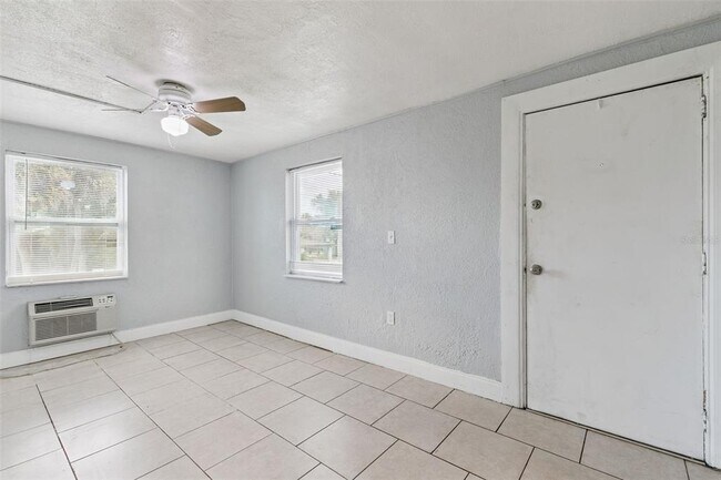 Building Photo - 320 Dummitt Ave