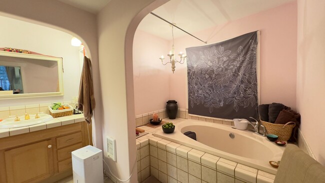 Building Photo - Lakefront One Bedroom on Westside Olympia ...