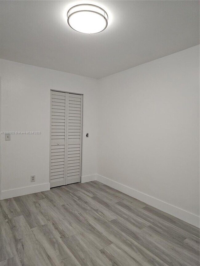 Building Photo - 13550 SW 6th Ct