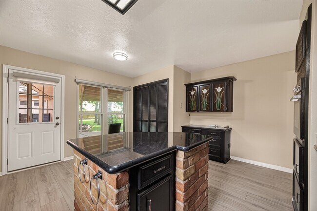 Building Photo - 7527 N Hollow Cir