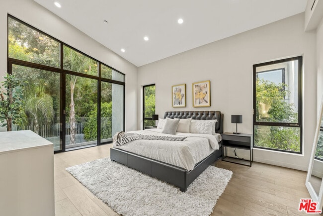 Building Photo - 1847 Coldwater Canyon Dr