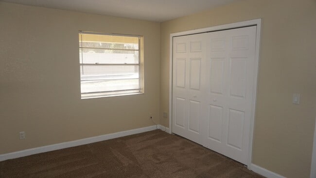 Building Photo - Upgraded Condo With Washer And Dryer
