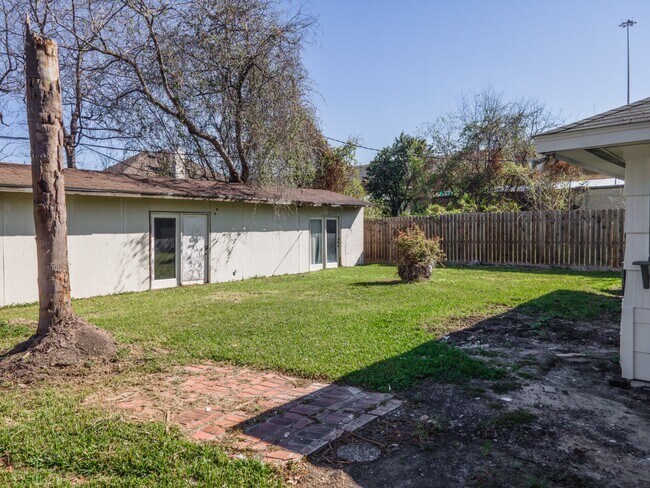 Building Photo - 4710 Glenmont St
