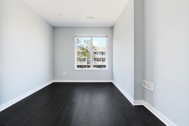 Building Photo - 903 Harbour Cove