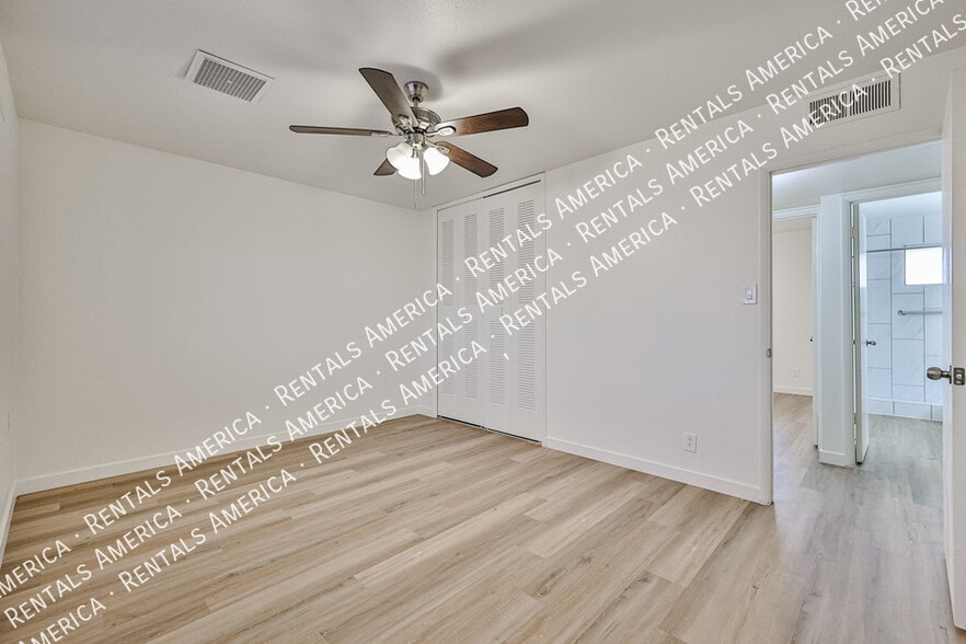 Building Photo - 12450 N Augusta Dr