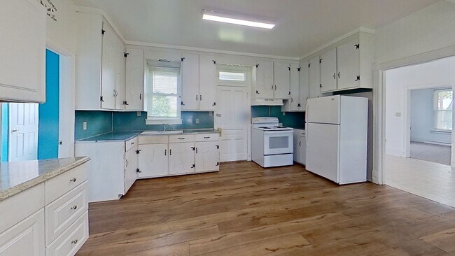Building Photo - 2801 Bridgeview Rd