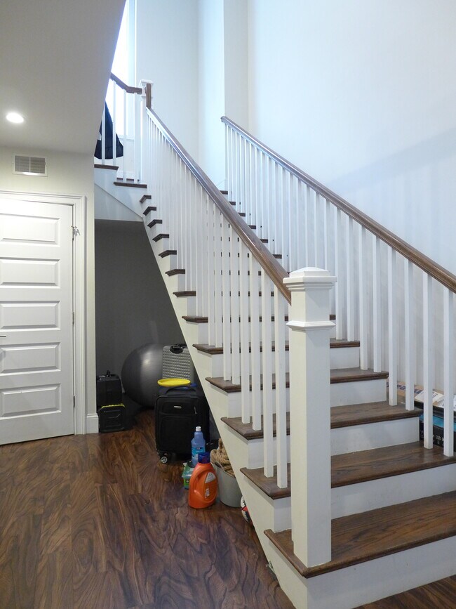 Building Photo - 1906 Washington St