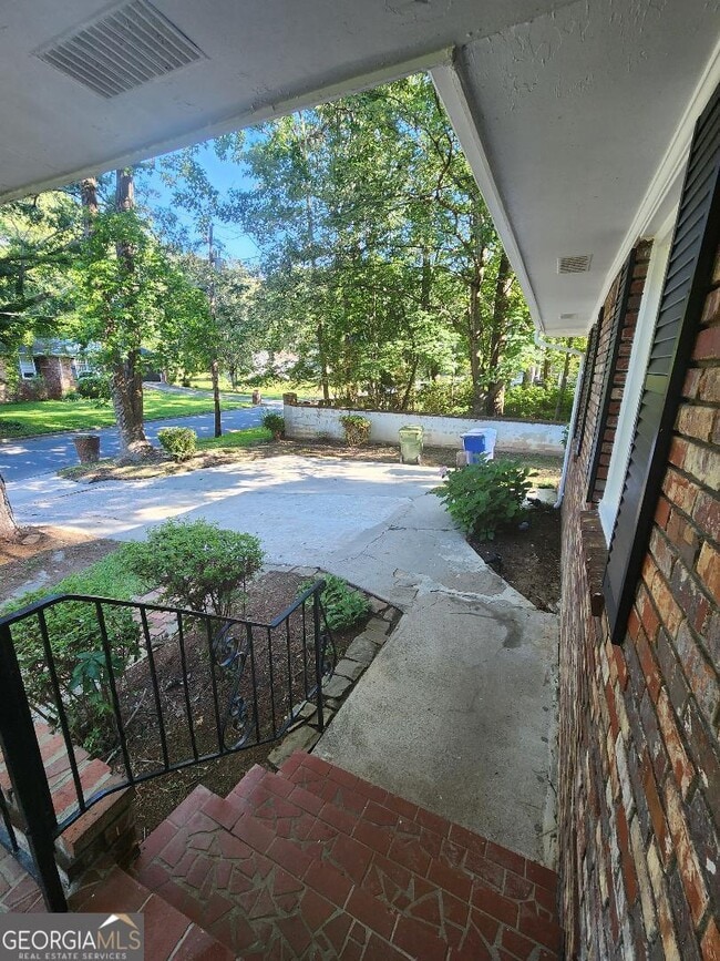 Building Photo - 302 Kelso Dr SW