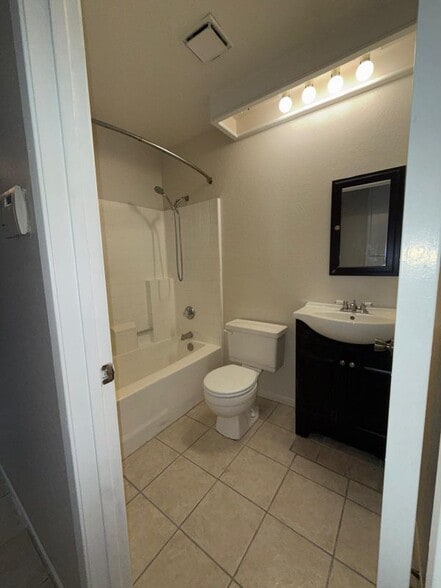 Building Photo - 14884 Rockridge Ln