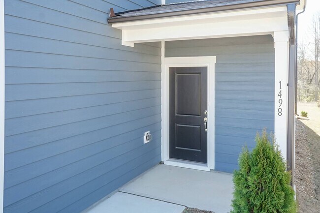 Building Photo - 1498 Rhodes Pond St