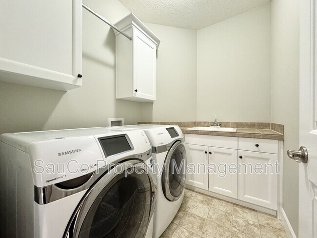 Building Photo - 13257 SW Maplecrest Ct