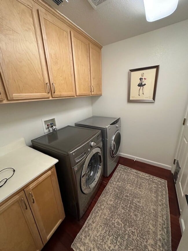 Building Photo - Brentwood 4 bd/2.5 bath with Speakeasy Room behind 2 car garage! Incredible backyard patio, outdo...