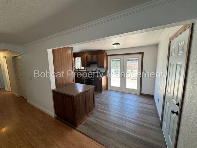 Building Photo - 700 Cottonwood Dr