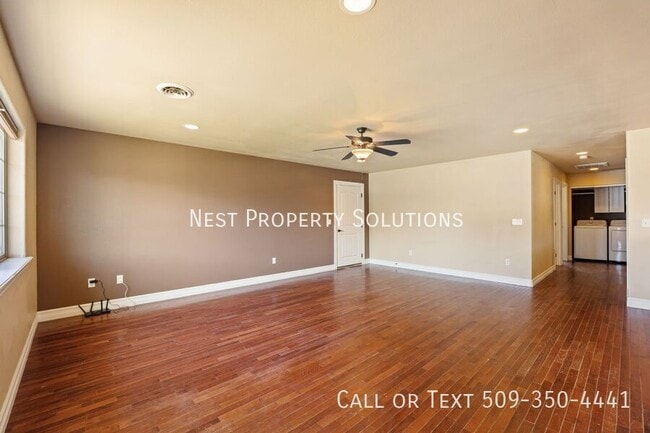 Building Photo - 547 S Bayside St