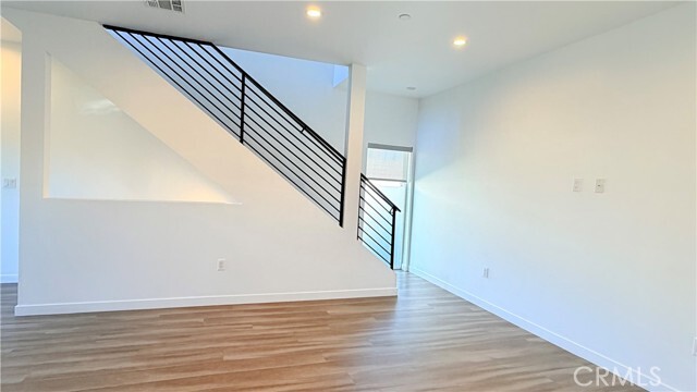 Building Photo - 1418 Cloverdale Ave