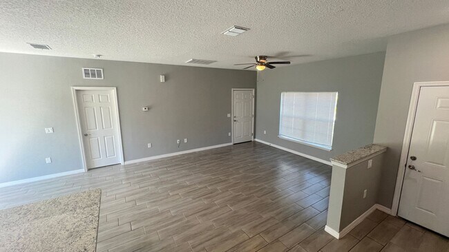 Building Photo - ADORABLE 3 Bedroom / 2 Bathroom Home in Pa...