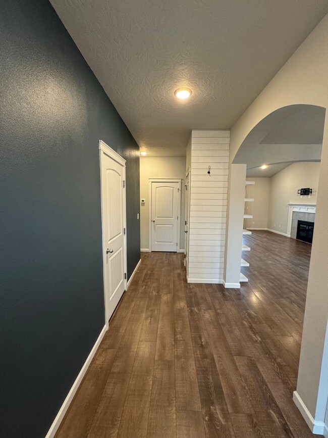 Building Photo - Charming 3-Bedroom Home