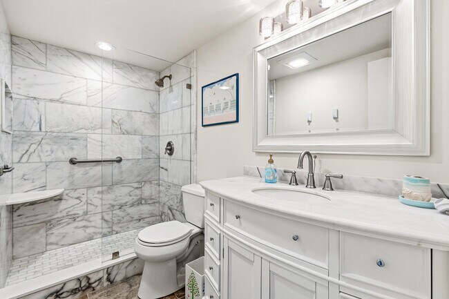 Building Photo - 250 NE 20th St